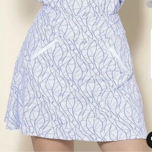 GGblue luxe sports printed golf skort white/blue size medium NWT Zipper pockets